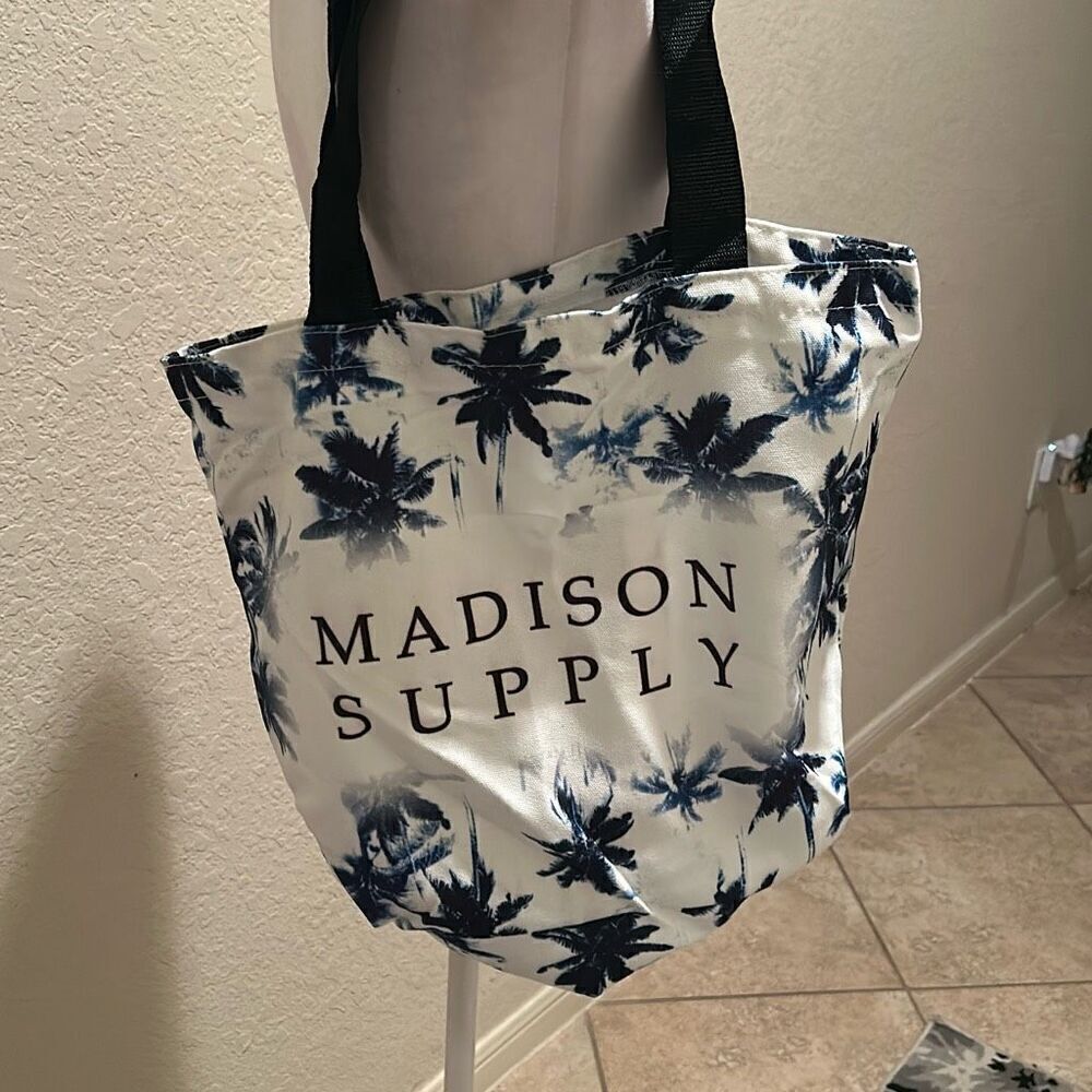 Madison Supply Palm Print Tote Beach Bag White Blue Coastal Vacation Travel Pool